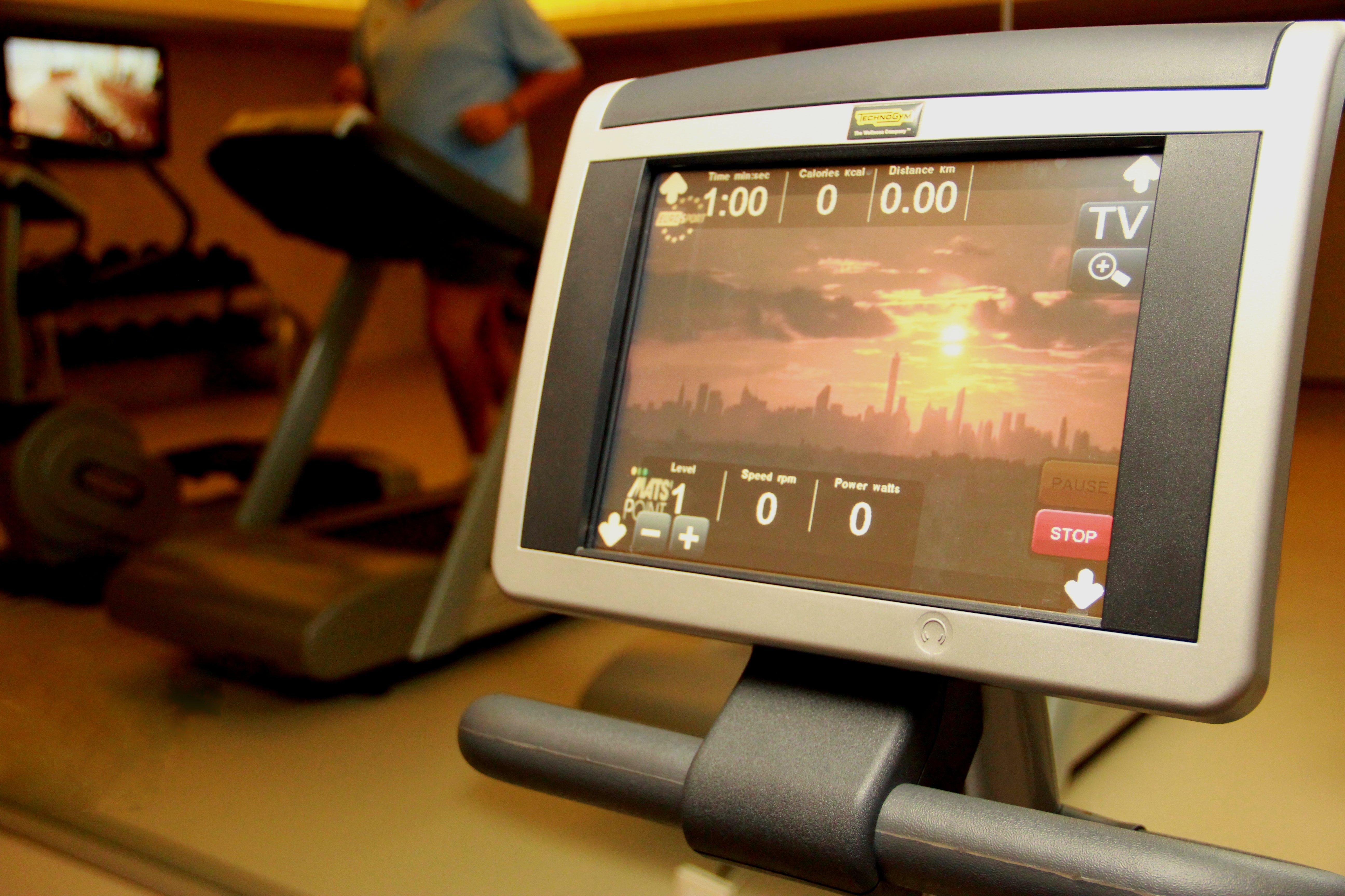 คราวน์ พลาซา วีลาโมวรา Hotel วิลาโมรา ภายนอก รูปภาพ A treadmill console
