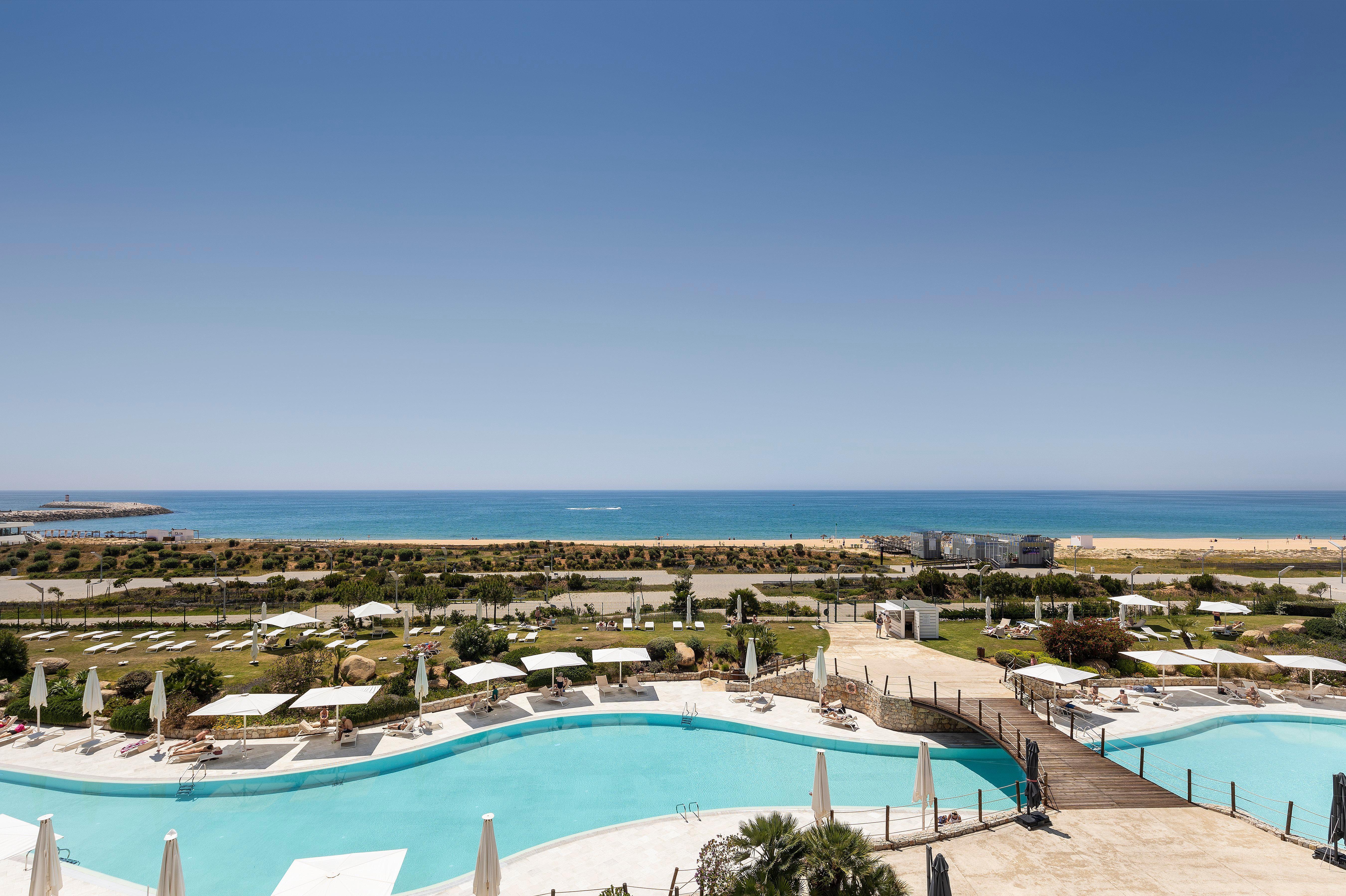 คราวน์ พลาซา วีลาโมวรา Hotel วิลาโมรา ภายนอก รูปภาพ View of the resort