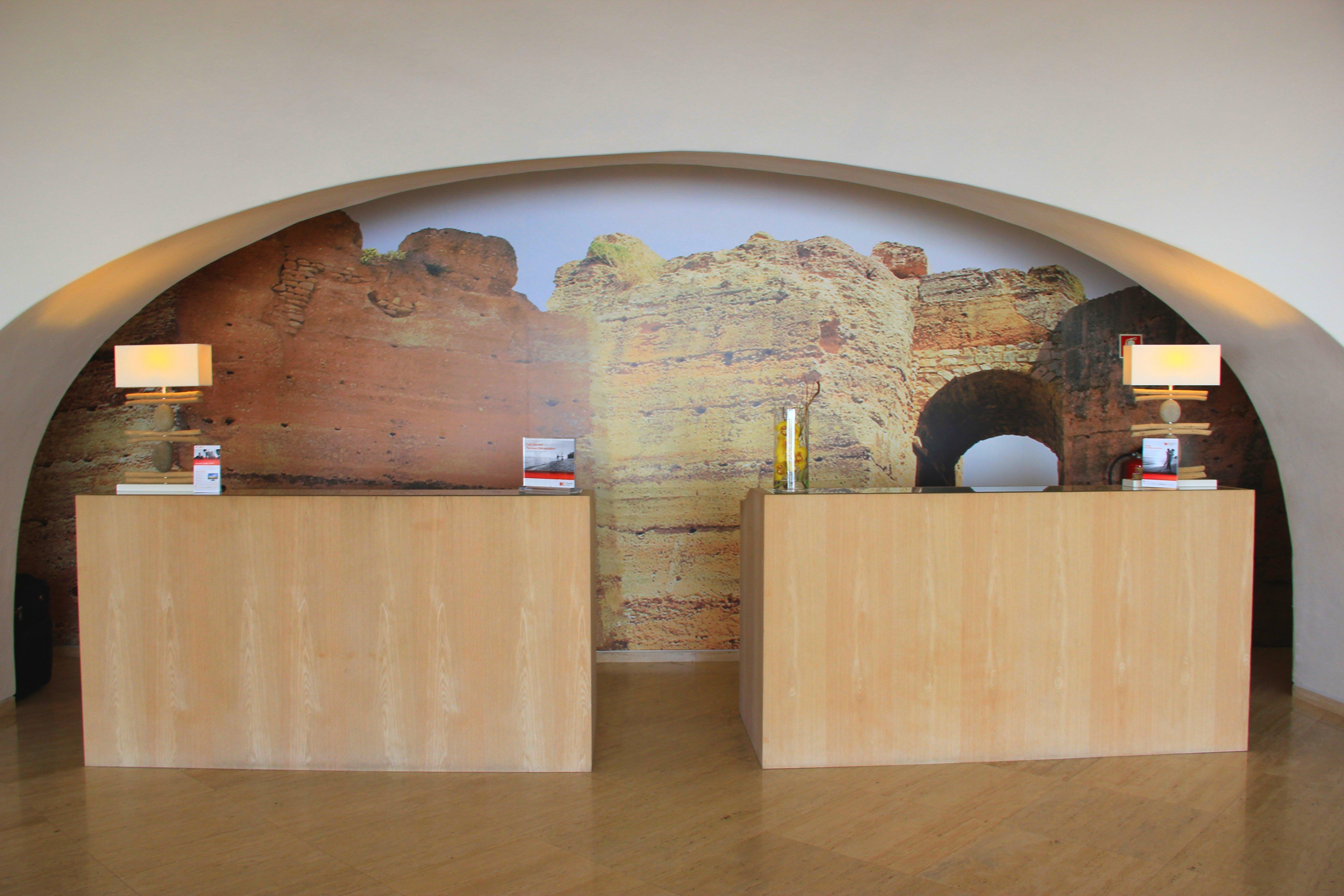 คราวน์ พลาซา วีลาโมวรา Hotel วิลาโมรา ภายนอก รูปภาพ The reception desk at the hotel
