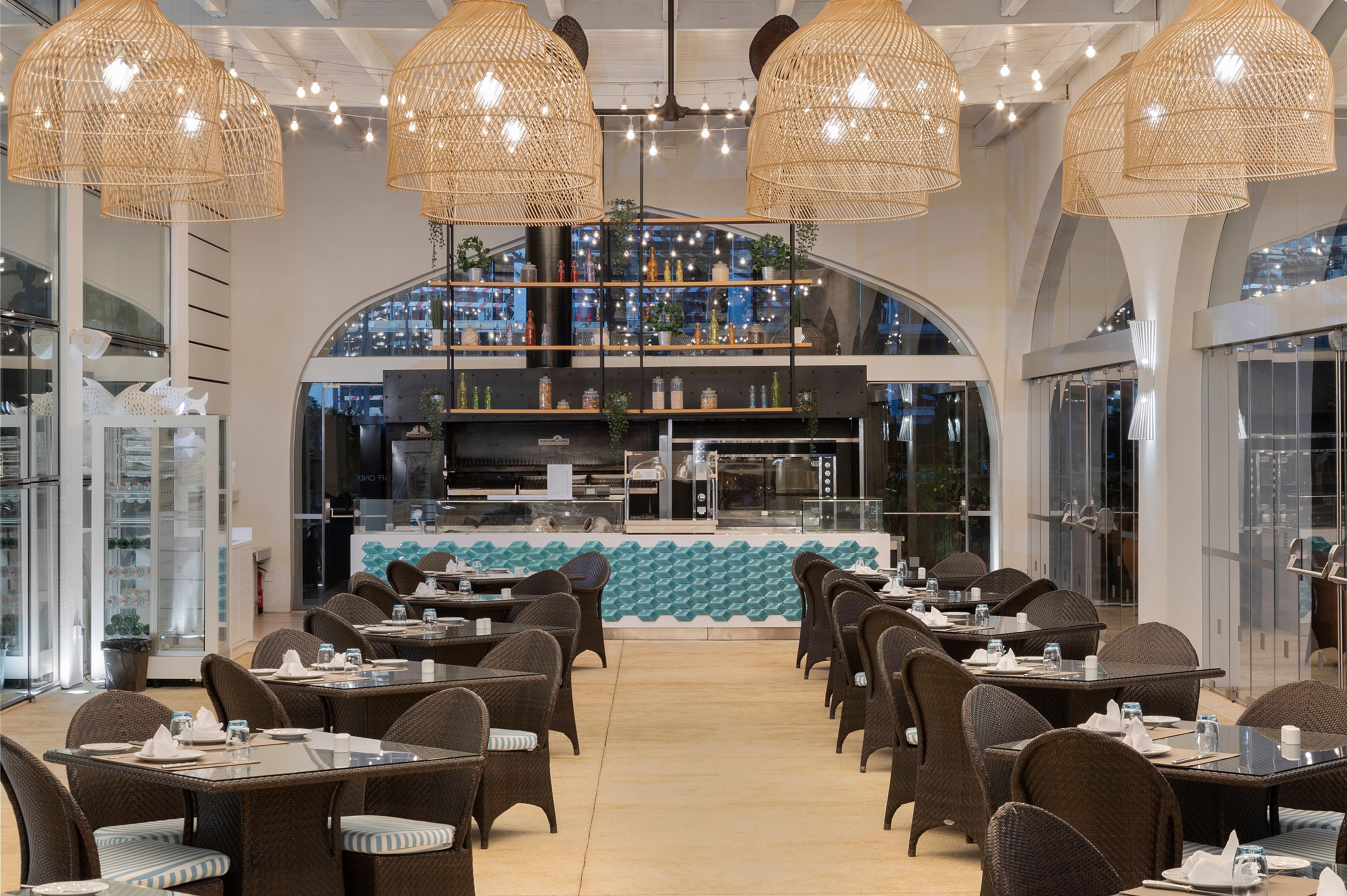 คราวน์ พลาซา วีลาโมวรา Hotel วิลาโมรา ภายนอก รูปภาพ The interior of the restaurant