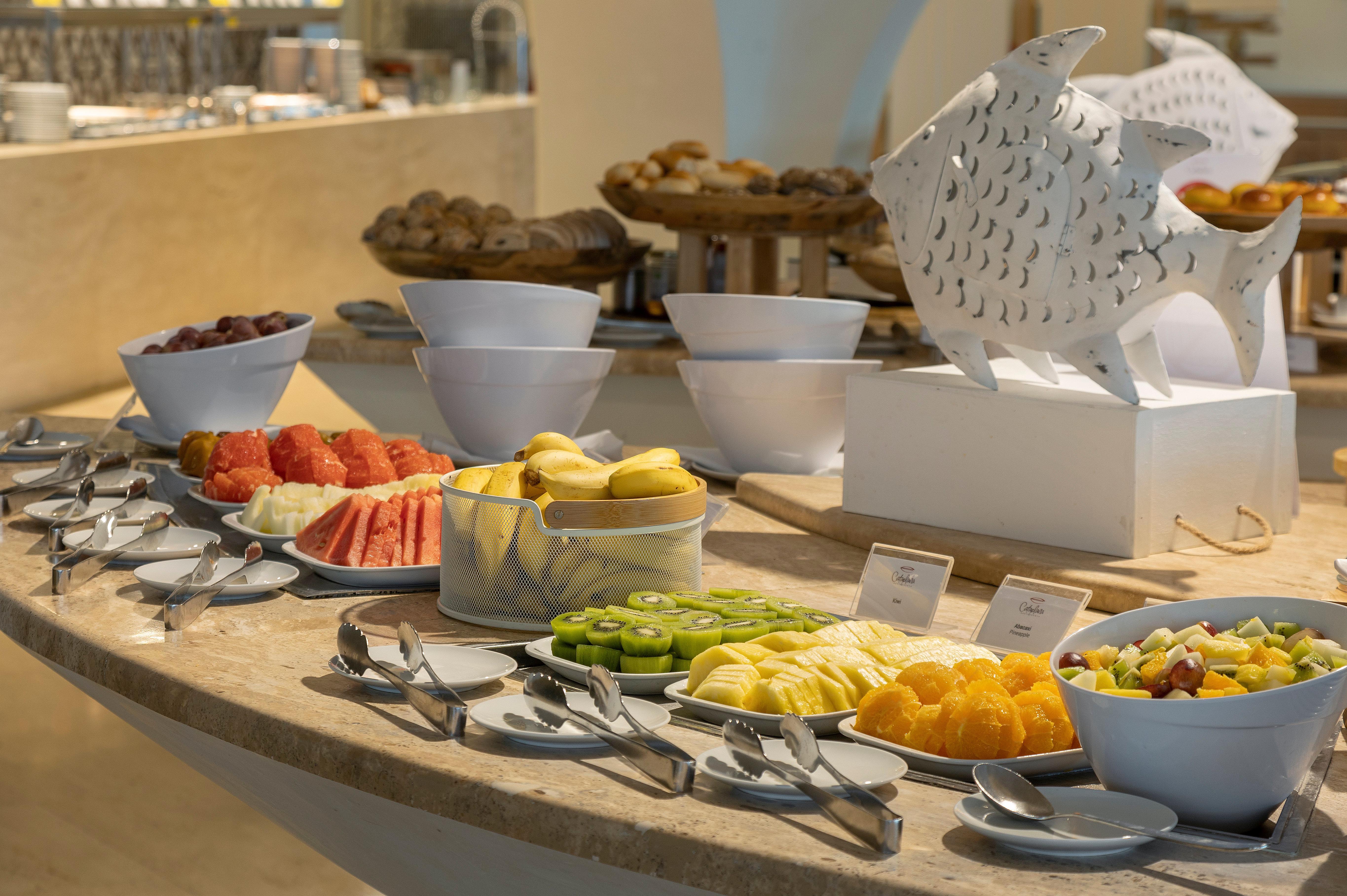 คราวน์ พลาซา วีลาโมวรา Hotel วิลาโมรา ภายนอก รูปภาพ A fruit salad buffet