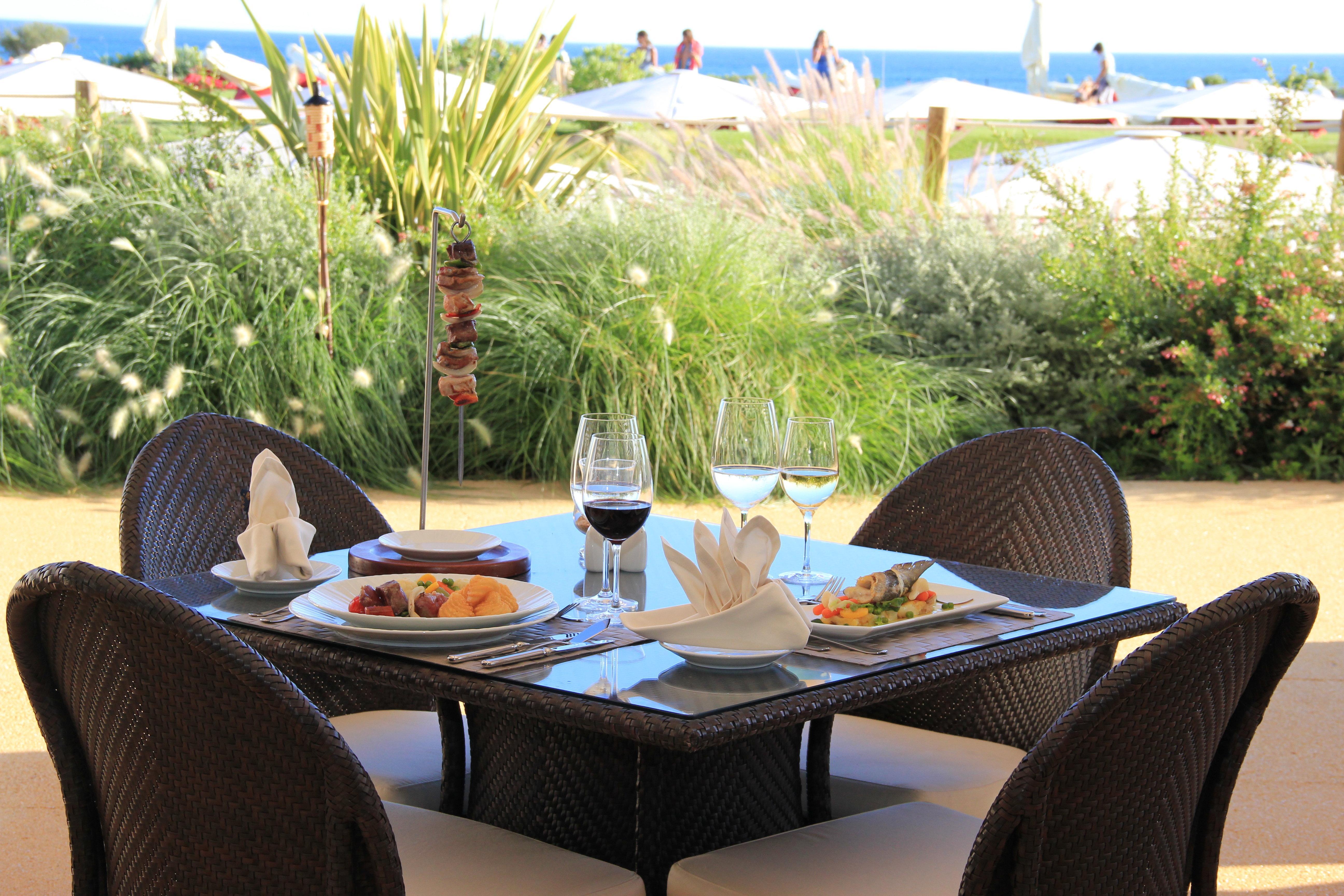 คราวน์ พลาซา วีลาโมวรา Hotel วิลาโมรา ภายนอก รูปภาพ A table set for dinner