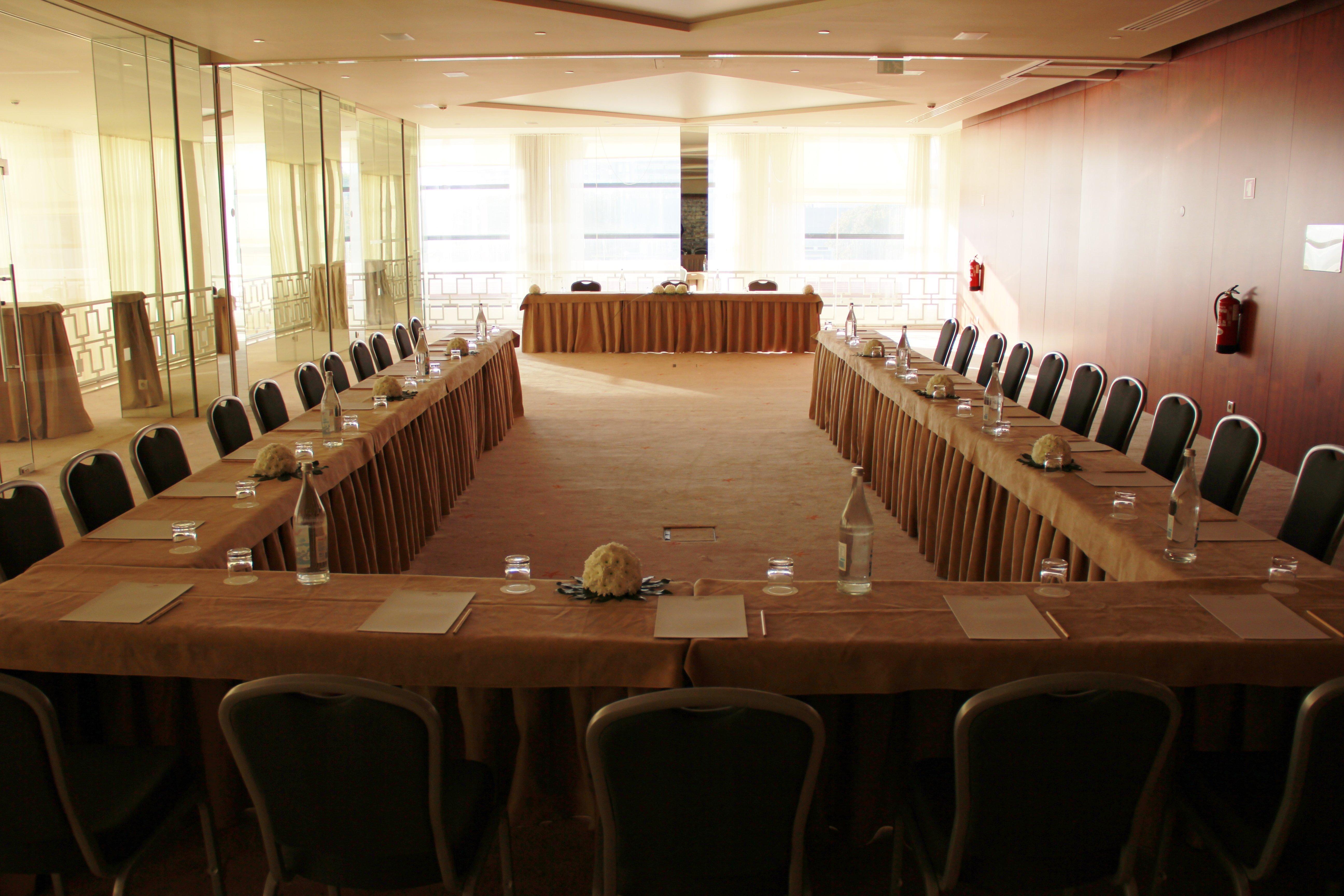 คราวน์ พลาซา วีลาโมวรา Hotel วิลาโมรา ภายนอก รูปภาพ The conference room of the European University Barcelona